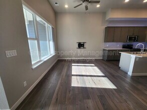 305 High Point Dr in Longmont, CO - Building Photo - Building Photo