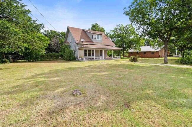 816 E Gilbert St in Henrietta, TX - Building Photo - Building Photo