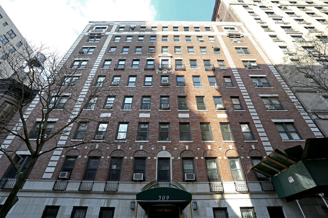 305 W 104th St in New York, NY - Foto de edificio - Building Photo