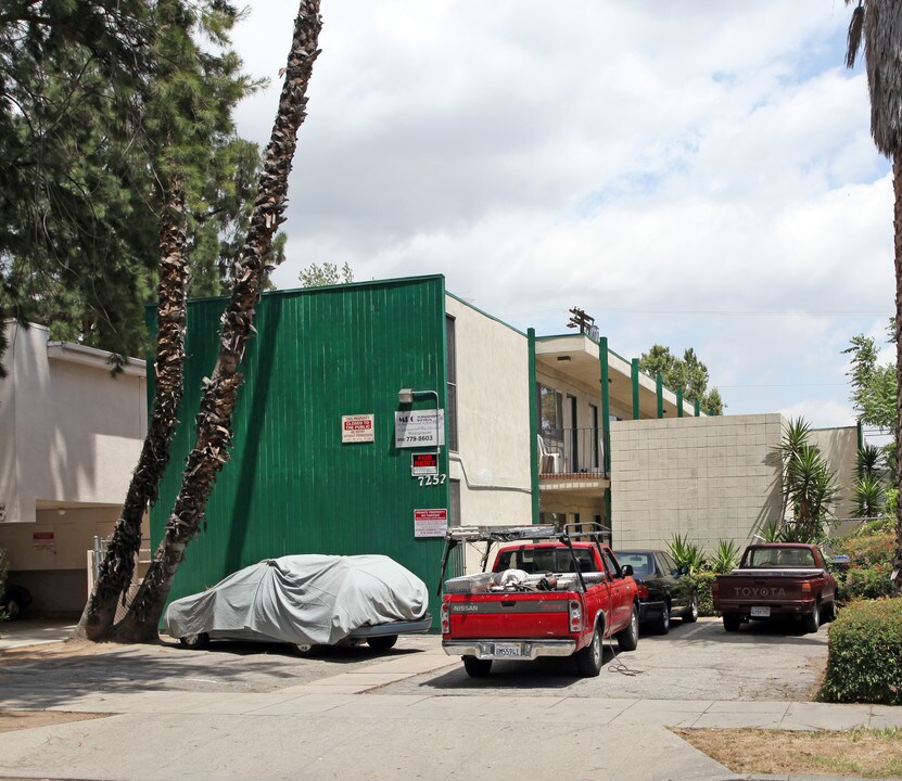 7252 Jordan Ave in Canoga Park, CA - Building Photo