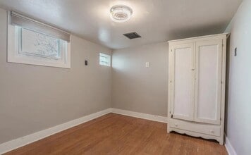 162 N 9th St, Unit 162 N. 9th Apt B in Laramie, WY - Foto de edificio - Building Photo