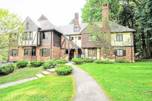property at 125 Highland Pkwy