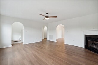 1228 Gneiss Dr in Mc Donald, PA - Foto de edificio - Building Photo