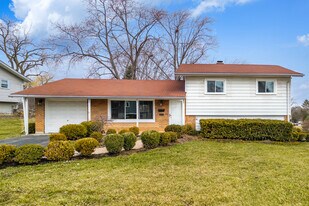 500 Colgate Ct in Hoffman Estates, IL - Building Photo