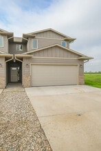 8413 W 53rd St in Sioux Falls, SD - Building Photo - Building Photo