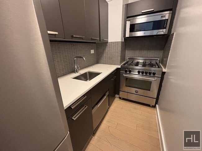 East 39th Street in New York, NY - Building Photo - Building Photo