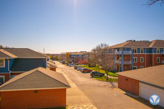 Chateau At Holmes Lake in Lincoln, NE - Building Photo - Building Photo