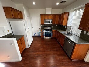 24630 Maple Ln in Los Angeles, CA - Building Photo - Building Photo