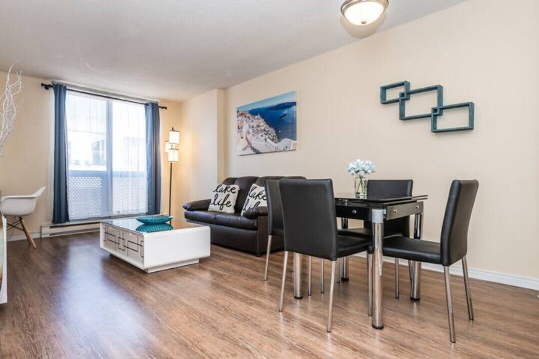 66 Bd René-Lévesque E in Montréal, QC - Building Photo