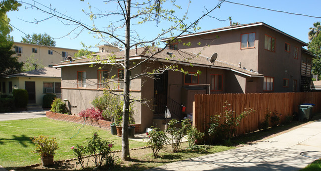 537 Catalina Ave in Pasadena, CA - Foto de edificio - Building Photo