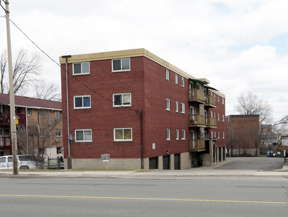 422 Lancaster St W in Kitchener, ON - Building Photo