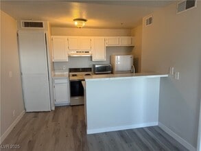 1381 E University Ave. in Las Vegas, NV - Building Photo - Building Photo