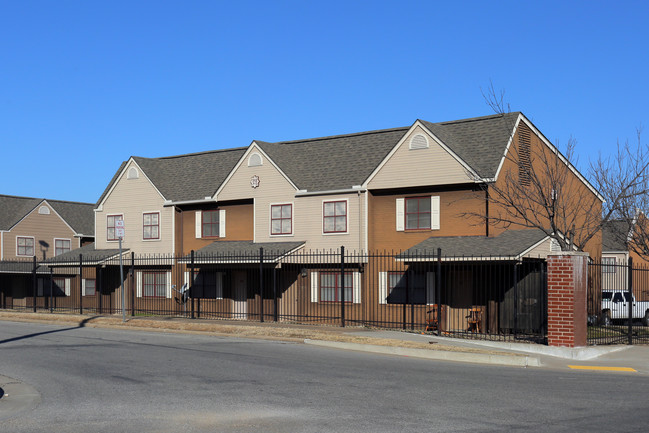 Whitlow Townhomes in Tulsa, OK - Building Photo - Building Photo