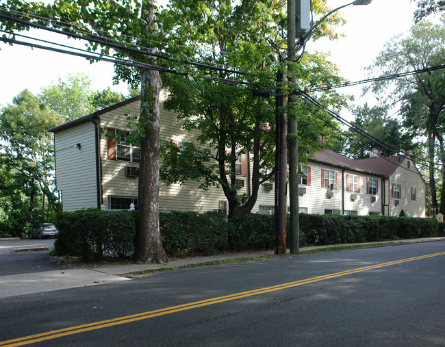 10 Westview Ave in White Plains, NY - Foto de edificio - Building Photo