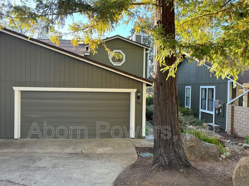 3262 Heights Dr in Cameron Park, CA - Foto de edificio