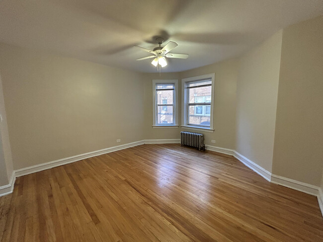 5022 N Springfield Ave, Unit 2W in Chicago, IL - Foto de edificio - Building Photo