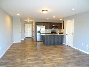 229 Lakeside Xing in Mount Joy, PA - Building Photo - Building Photo