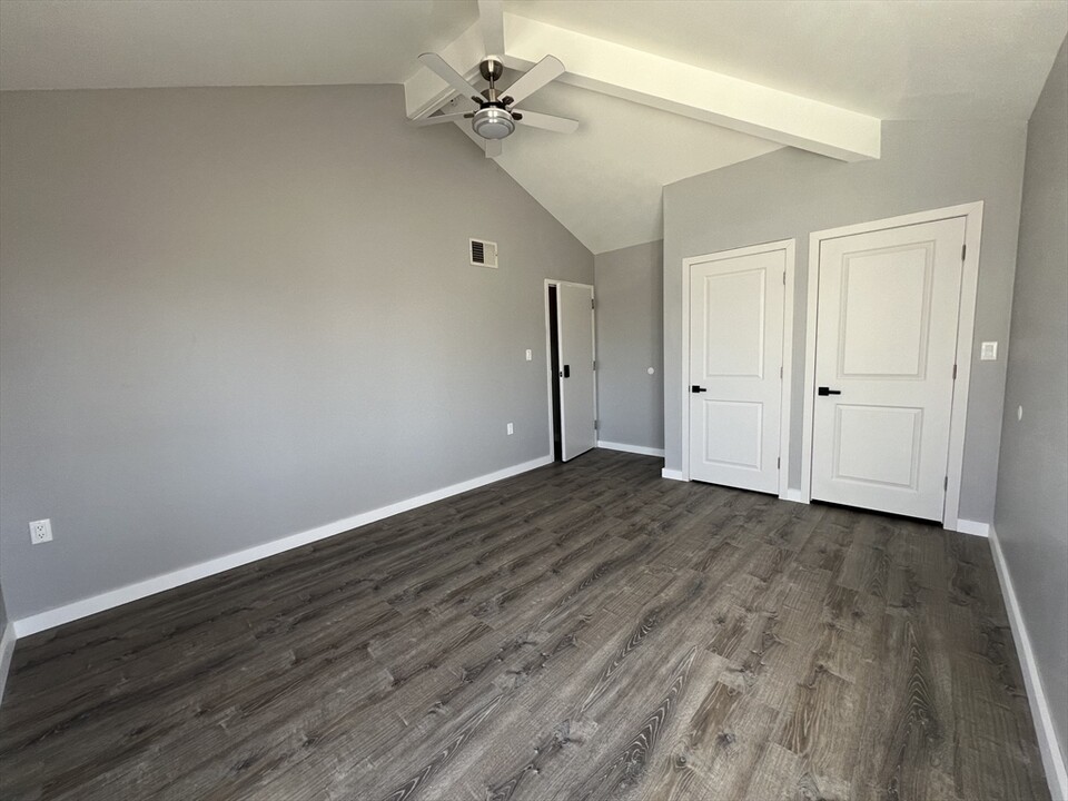 468 Brock Ave in New Bedford, MA - Building Photo