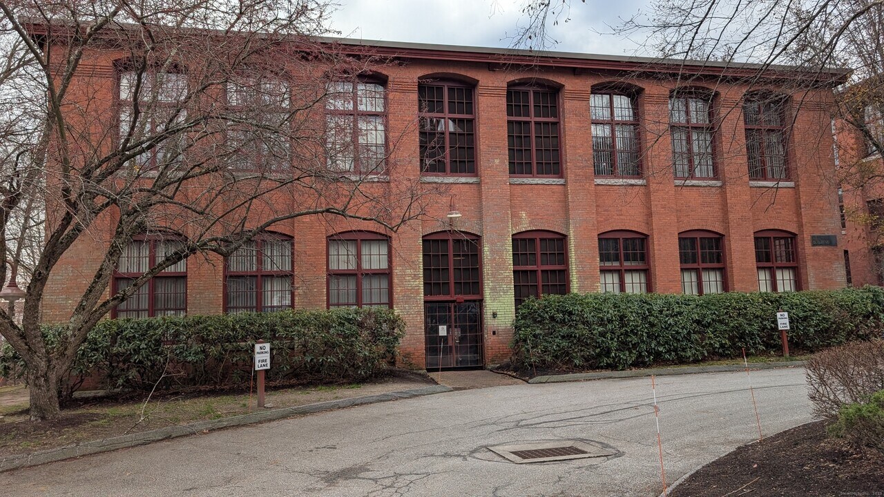 839 Main St in Torrington, CT - Building Photo