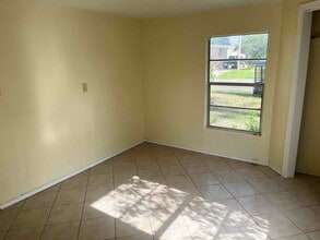 713 Bowen St in Pleasanton, TX - Building Photo - Building Photo