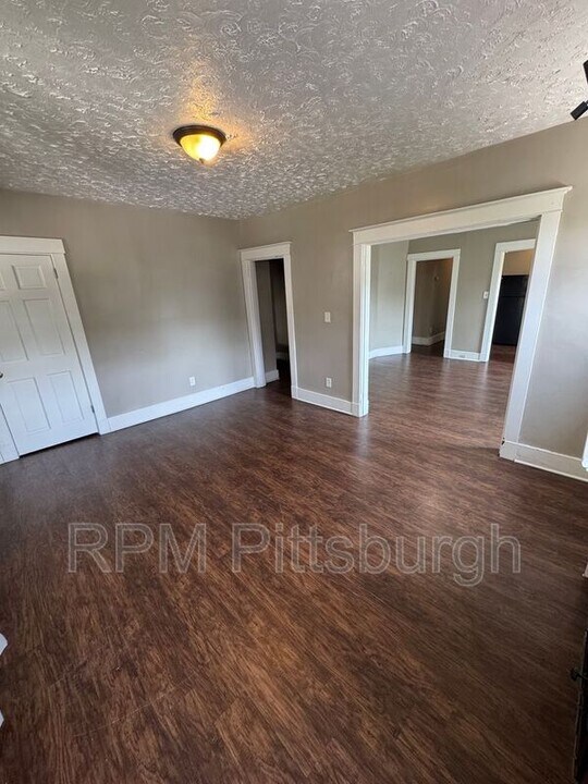 311-313 W Burgess St in Pittsburgh, PA - Building Photo