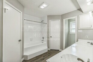 16022 Spinnaker Dr in Crosby, TX - Building Photo