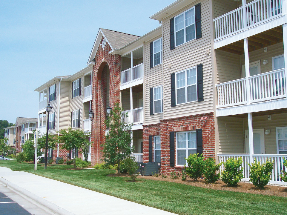 Halton Park in Charlotte, NC - Building Photo