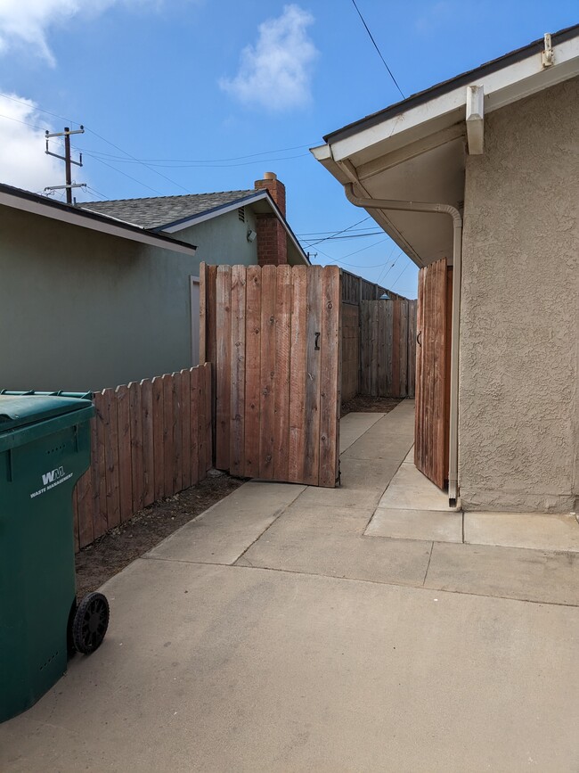 2020 Tanglewood Dr, Unit 2020 tanglewood unit b in Santa Maria, CA - Building Photo - Building Photo