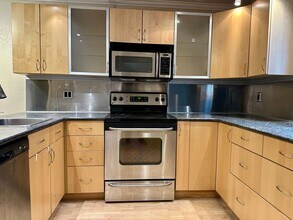 10015 NE 12th St in Bellevue, WA - Building Photo - Building Photo