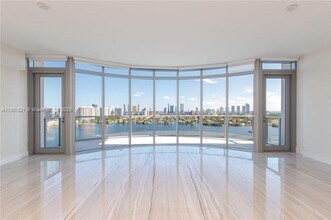 17111 Biscayne Blvd in Aventura, FL - Building Photo - Building Photo