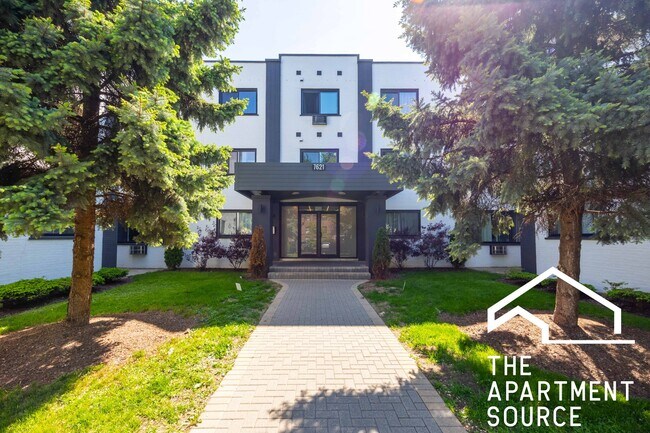 property at 7621 N Sheridan Rd