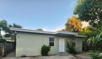 1041 21st St in West Palm Beach, FL - Building Photo