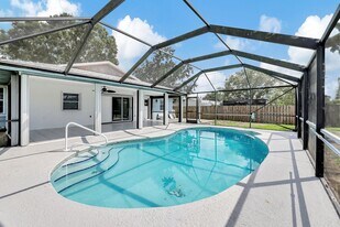 1124 SE Ladner St in Port St. Lucie, FL - Building Photo
