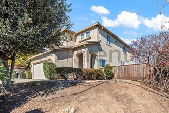 205 Blum View Dr in Martinez, CA - Foto de edificio - Building Photo