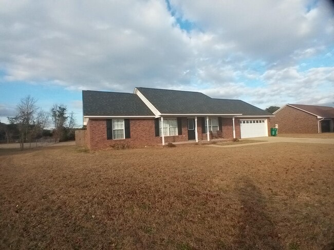 3525 Drayton Dr in Dalzell, SC - Building Photo - Building Photo