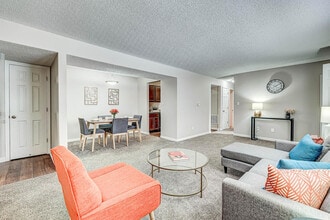 10 West Apartments in Indianapolis, IN - Building Photo - Building Photo