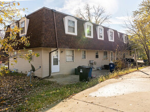 3800-3802 Southwood Dr in Racine, WI - Building Photo - Building Photo