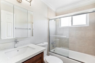 Park Tower in Castro Valley, CA - Building Photo - Interior Photo