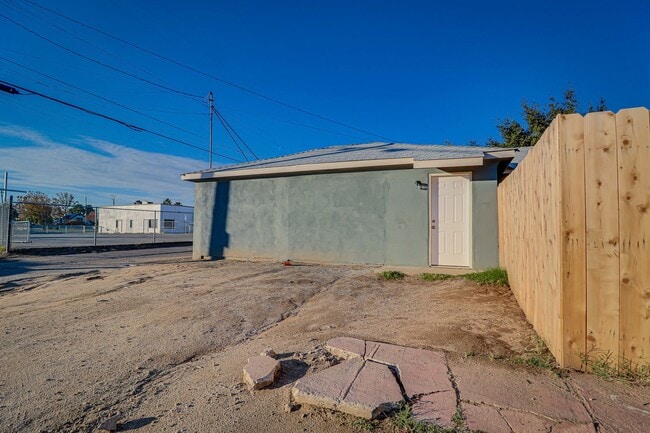 2101 Carrere St in Bakersfield, CA - Building Photo - Building Photo