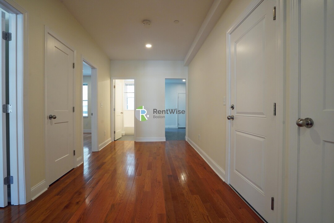 123 Sutherland Rd in Boston, MA - Building Photo