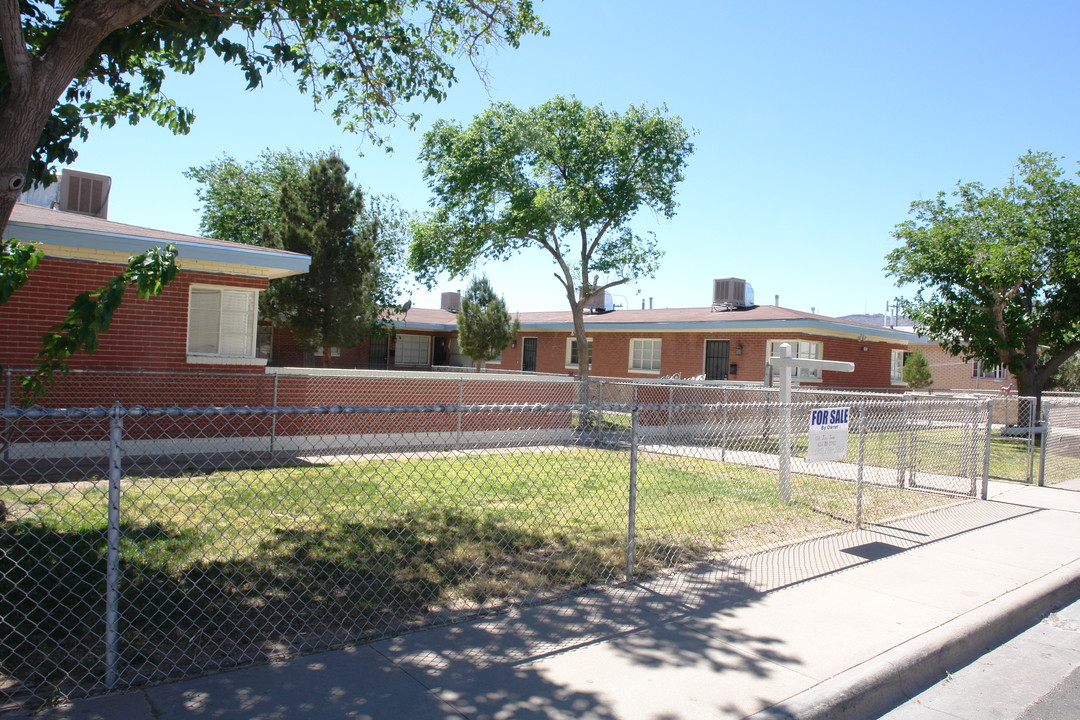 1401 St Johns Dr in El Paso, TX - Building Photo