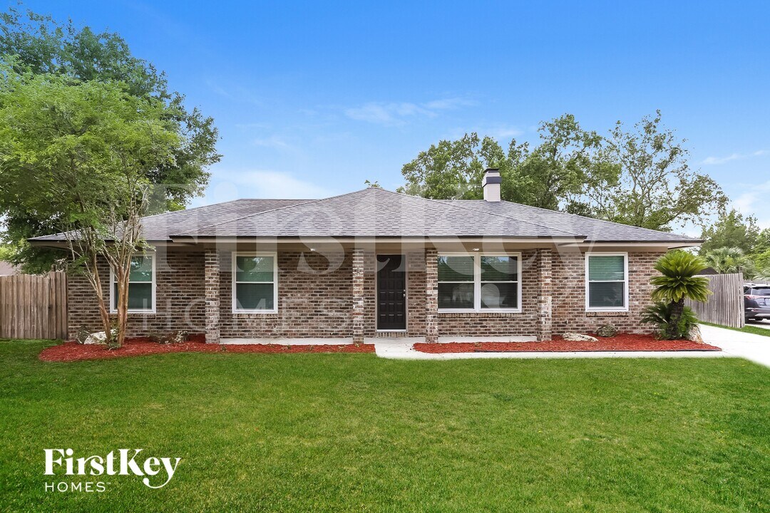 800 Driftwood Pl in Orange Park, FL - Building Photo