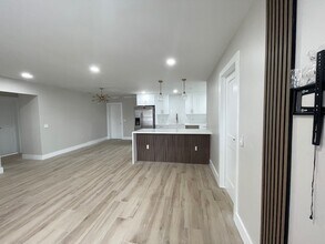 10691 NW 28th St in Sunrise, FL - Building Photo - Building Photo