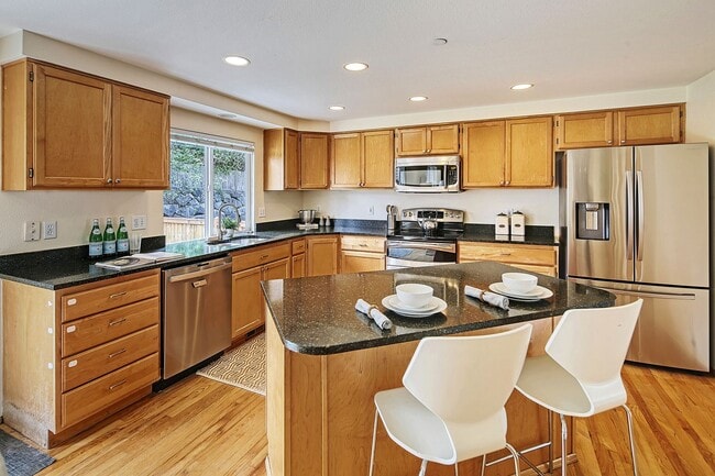 2230 Kennewick Pl NE in Renton, WA - Building Photo - Building Photo