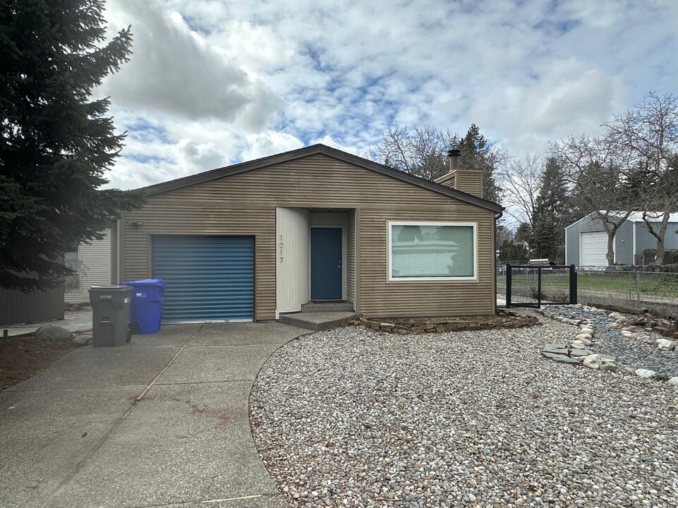 1015 N Bessie Rd in Spokane Valley, WA - Building Photo