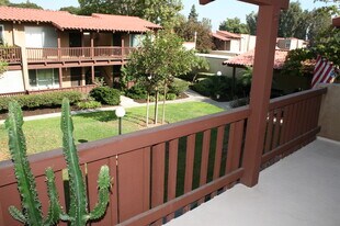 1000 W MacArthur Blvd, Unit 68 in Santa Ana, CA - Building Photo