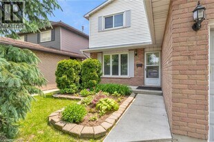 14 Oceanic Dr in Hamilton, ON - Building Photo