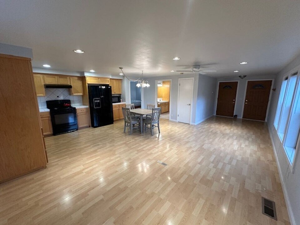 15917 Wellington Way in Truckee, CA - Building Photo