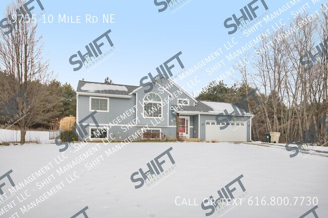9755 10 Mile Rd NE in Rockford, MI - Building Photo - Building Photo