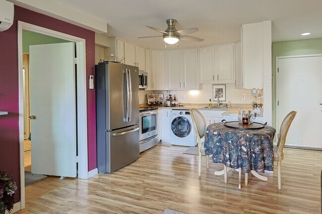 6350 Genesee Ave in San Diego, CA - Building Photo - Building Photo